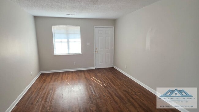 Photo - 1606 Broadway Blvd