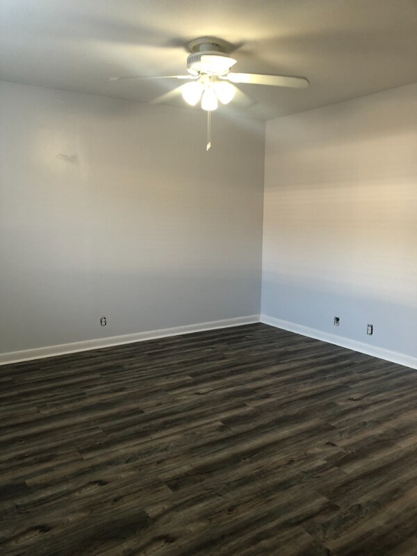Photo - 195 Lakebend Cir