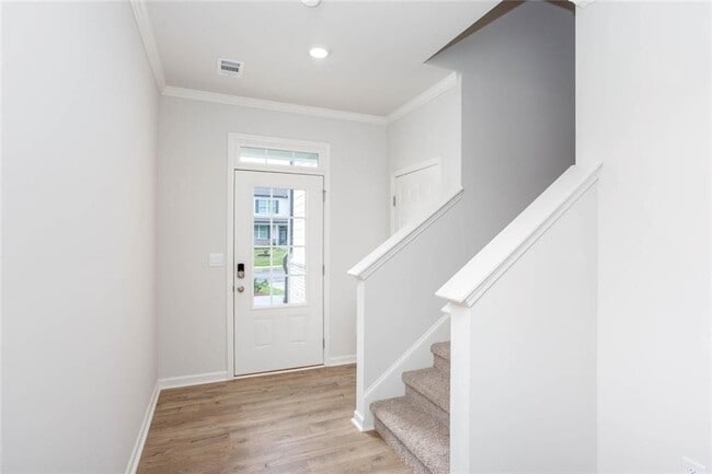 Photo - 131 Landsdowne Way SE