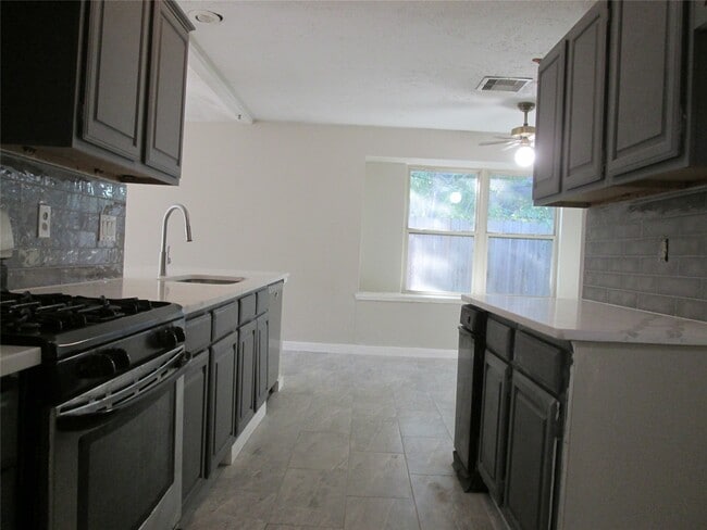 Photo - 2506 Portland Dr