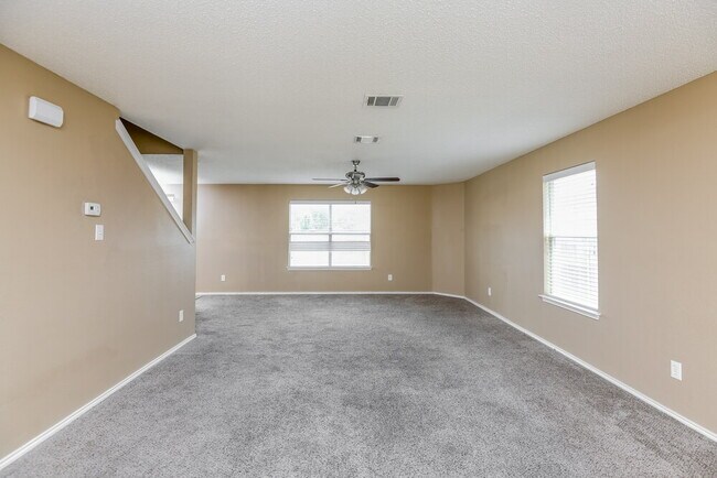 Photo - 949 Canary Dr