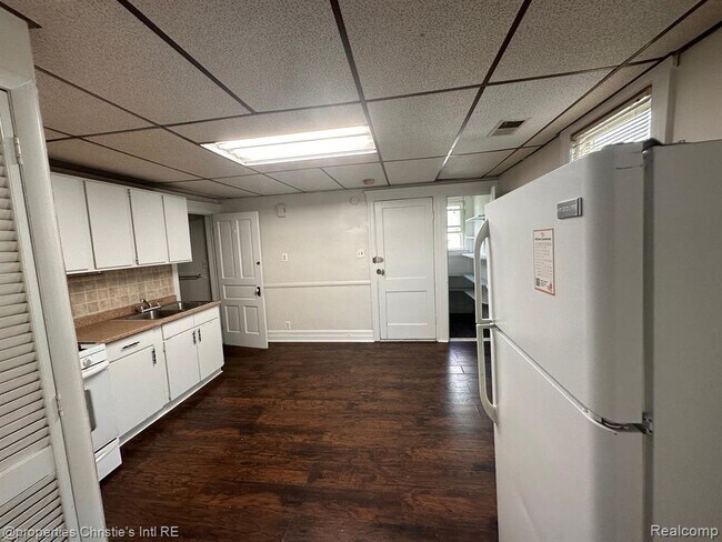 Photo - 2265 Poland St