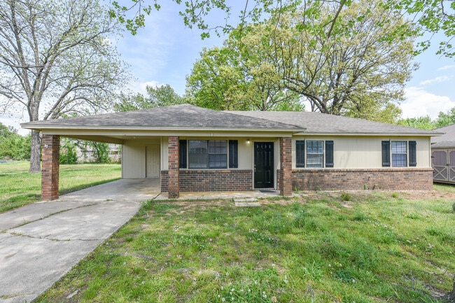 Building Photo - 512 Carson Rd