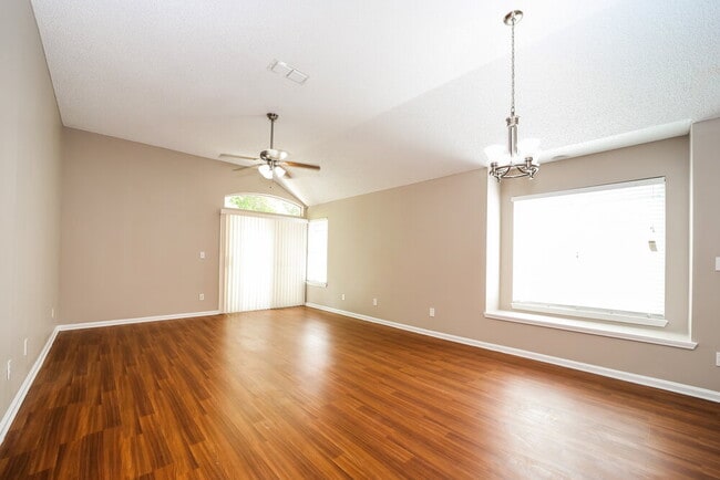 Photo - 2859 Centerwood Dr N