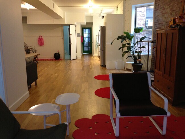 3rd floor living room - 181 Mott St Unit #4