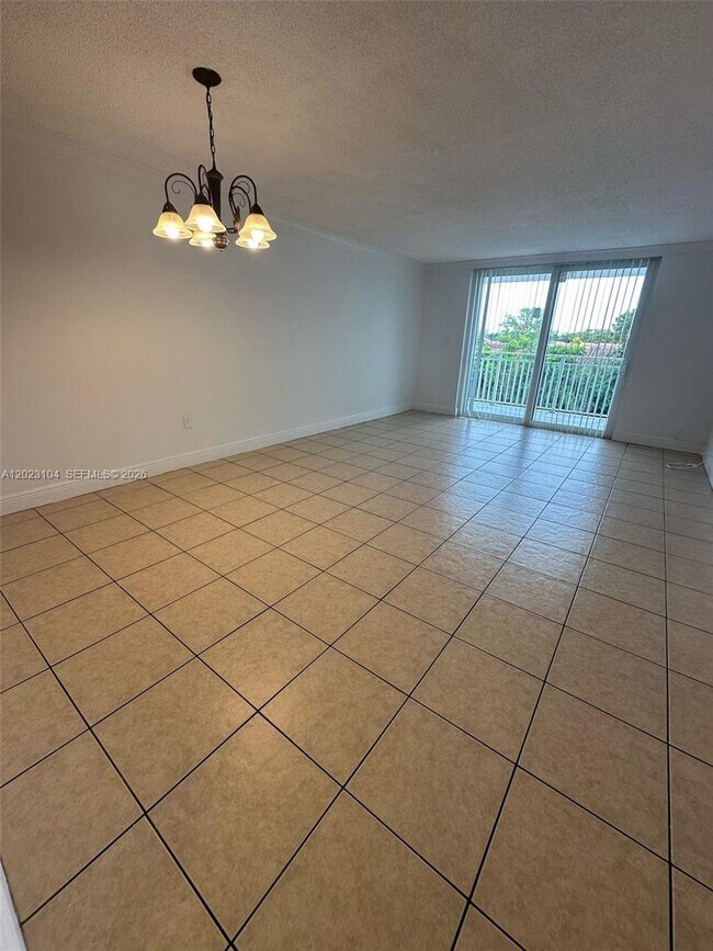 Photo - 6930 Miami Gardens Dr Unidad 1-408