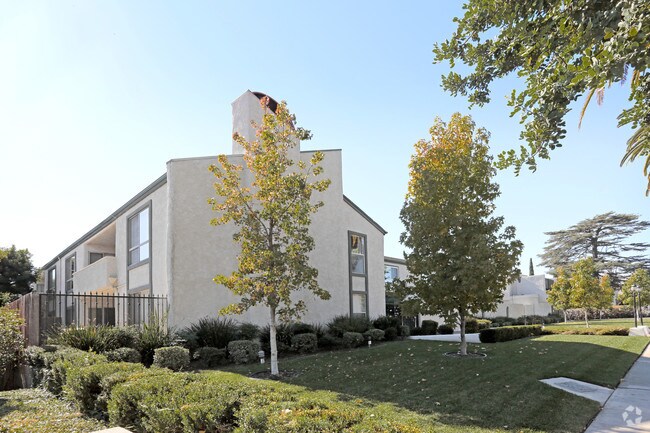 Photo - Linda Vista Apartments