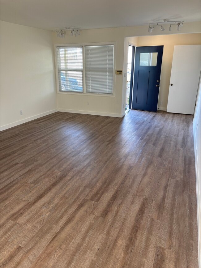 Front entrance and LR - 128 N Kingston St Unit 128A N. Kingston St