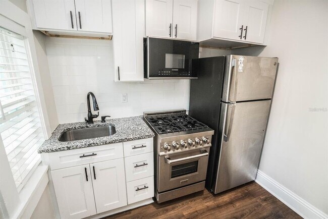 Photo - 1700 Park St N Unidad 207