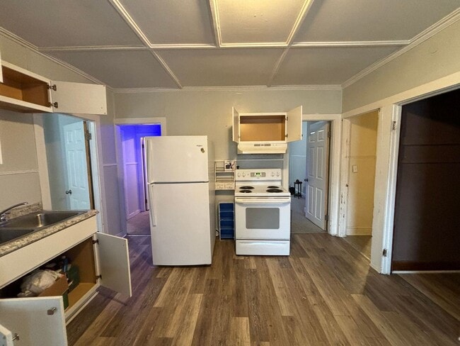 Building Photo - 11 Newhall St Unit 2 (Apt B - upstairs)