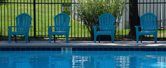 PISCINA - Carriage Hill Apartments