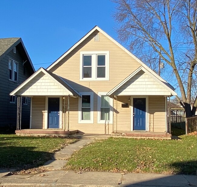 Photo - 1202 Hoefgen St