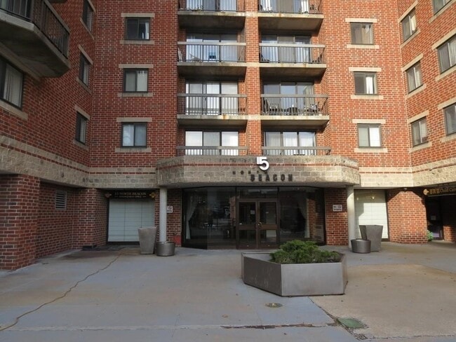 Building Photo - 15 North Beacon St Rental