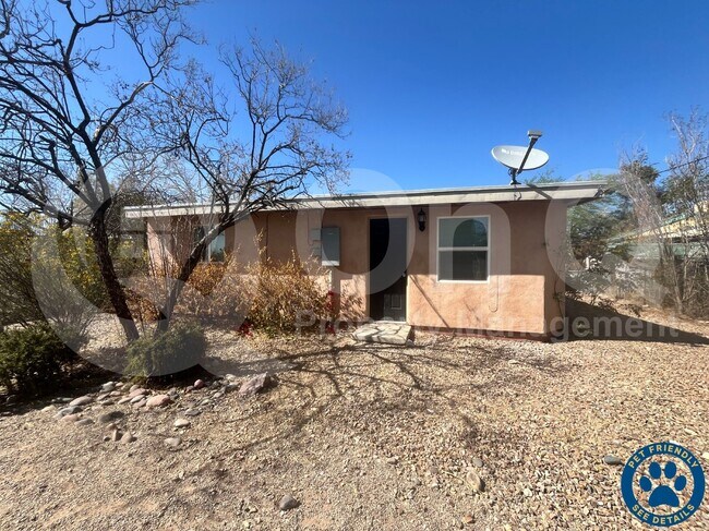 Building Photo - 216 E Waverly St