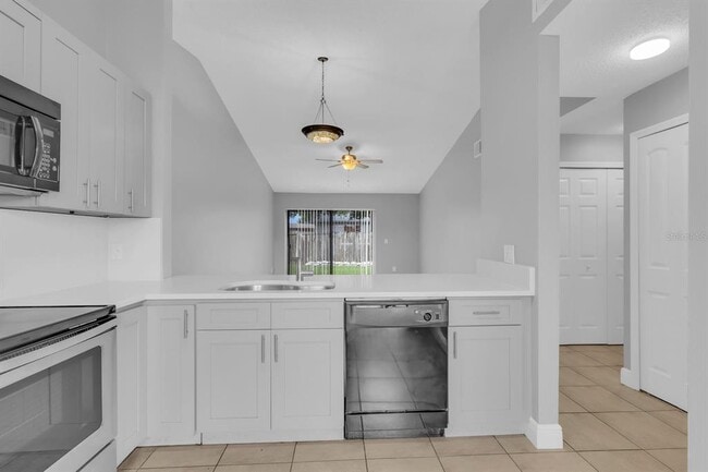 907 Park Villa Cir