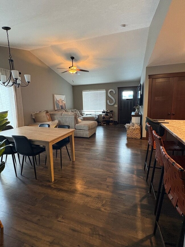 Photo - 812 Daisy Ln