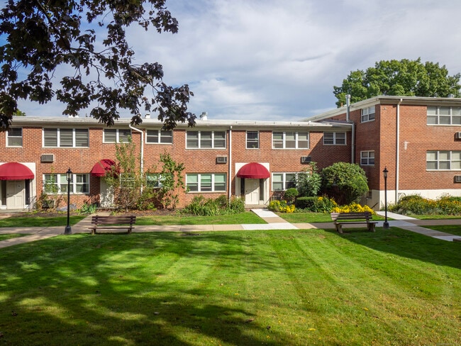 Building Photo - 11 Bedford Ave Unit O-3