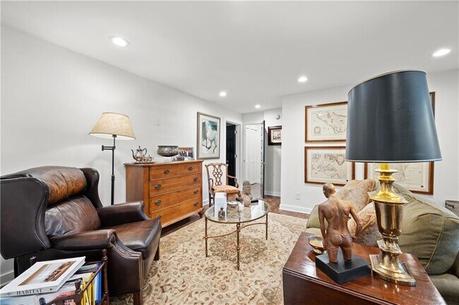 880 St Charles Ave NE Unit 9