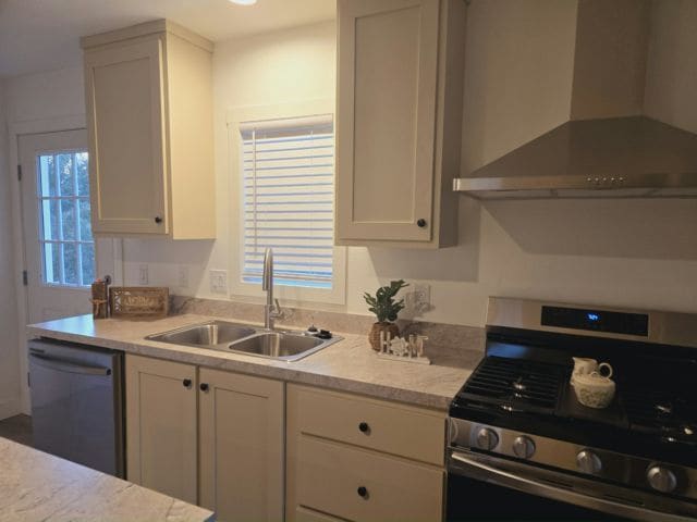 Photo - 825 N Lamb Blvd