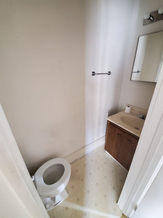 Photo - 19 E State St