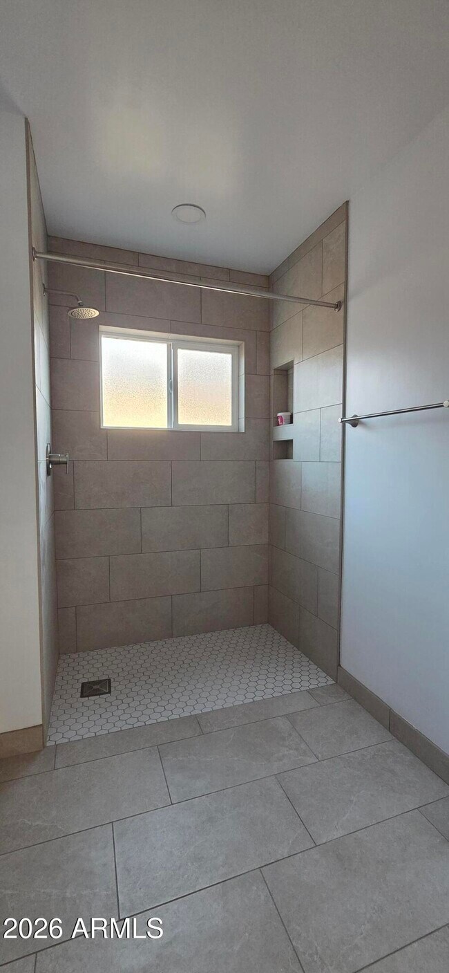 Photo - 119 E Hill Dr