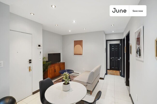 Photo - 15 W 107th St