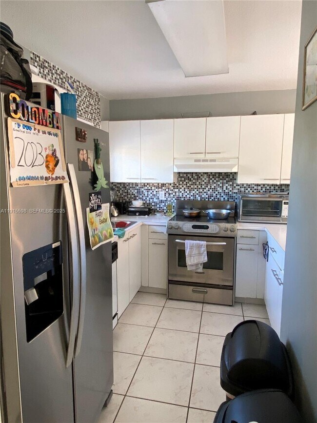 Photo - 6245 SW Kendale Lakes Cir Unidad 209