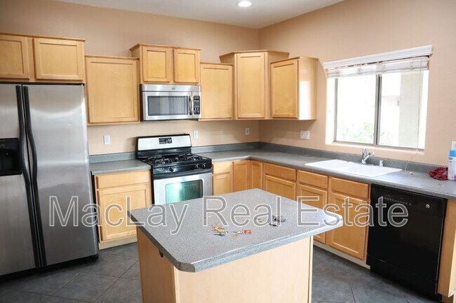 Photo - 1009 E Iris Dr