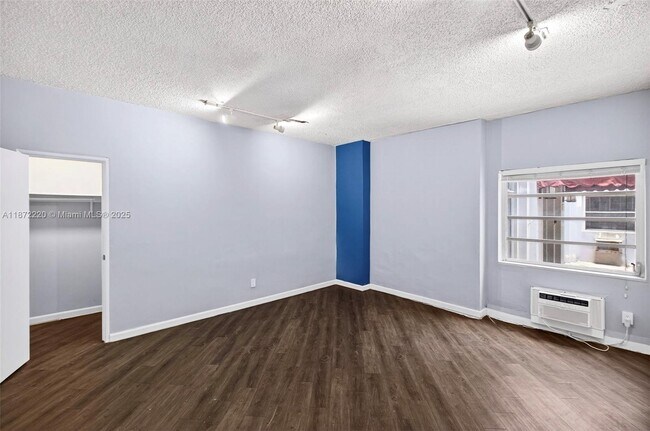 Photo - 215 30th St Unidad 10 Rental