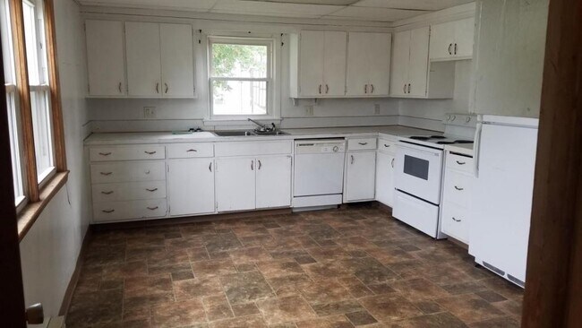 Photo - 327 E Robert St