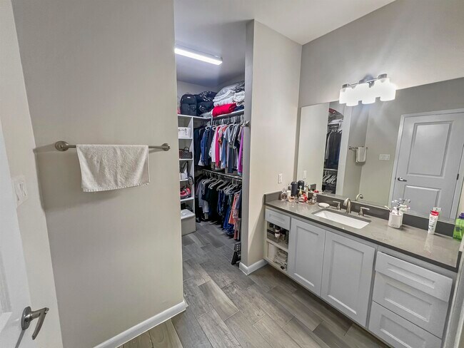 Photo - 10902 International Blvd Unidad 118