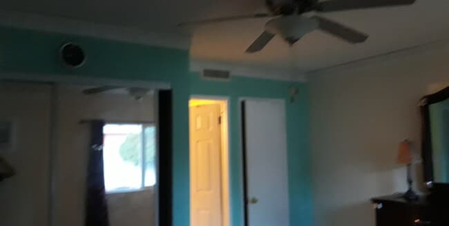 Building Photo - 916 S Calmgrove Ave Unit Studio