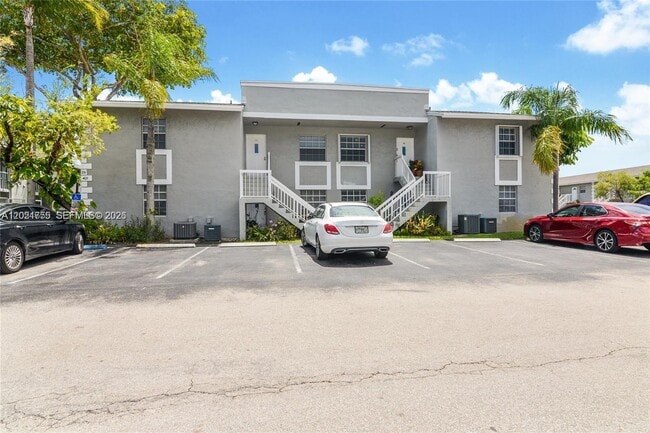 Building Photo - 421 NE 210th Cir Terrace Unit 203-26