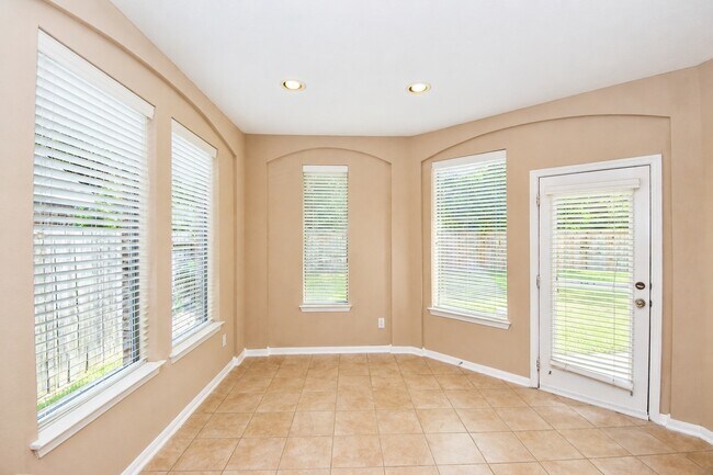 21223 Pennshore Ln
