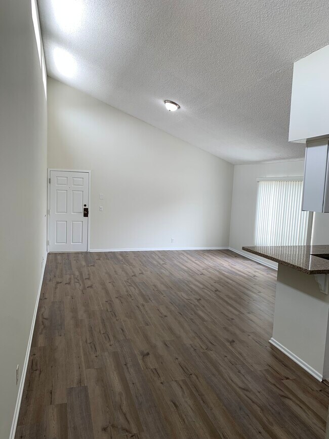 Photo - 1939 Beloit Ave