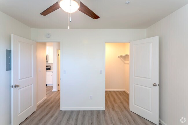 1 BR, 1 BA - 700 SF