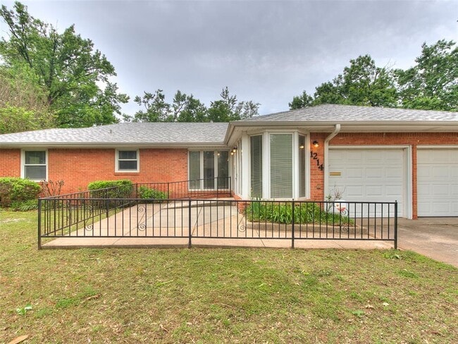 Building Photo - 1214 Cruce St