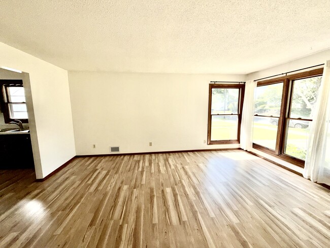 Photo - 2098 Sherwood Ave