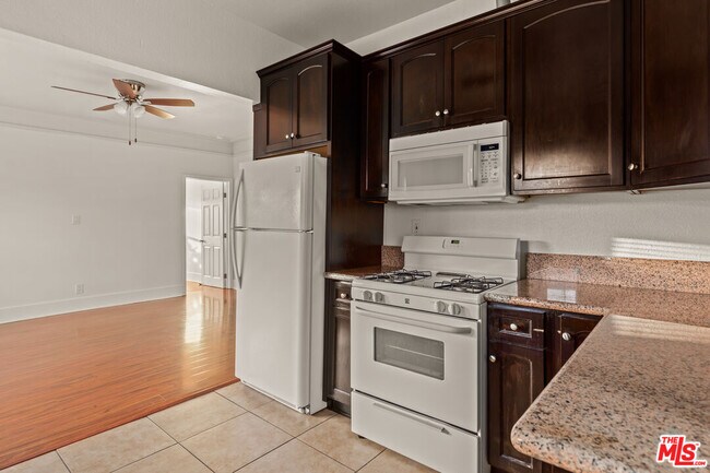 Photo - 2928 Walton Ave Unidad 2930