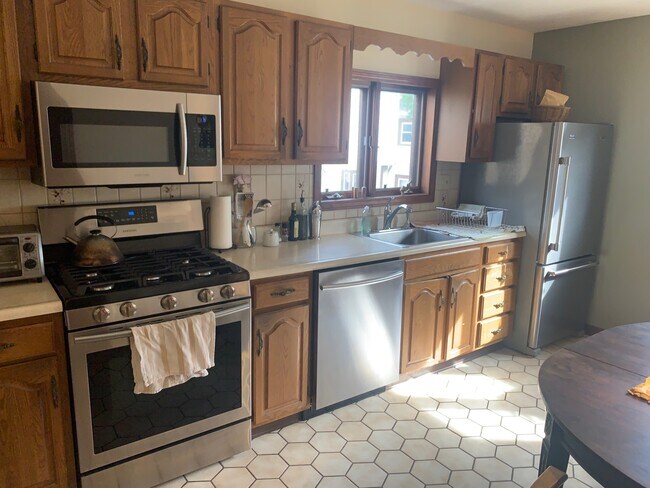 Building Photo - 8 Franklin St Unit 2 Rental