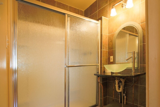 Photo - 802 Ussie Ave