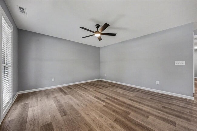 Photo - 411 Hardy Ave SW