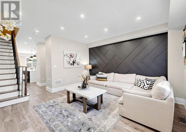 Photo - 1321 Granrock Crescent
