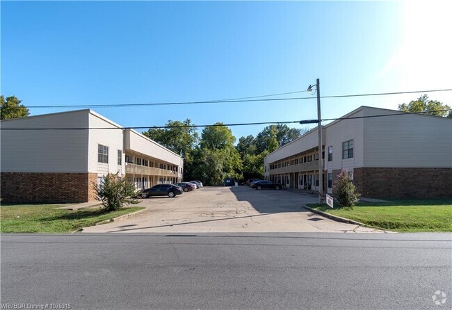 Building Photo - 2020 Baldwin St Rental