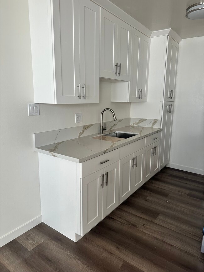 Photo - 423 S Sherbourne