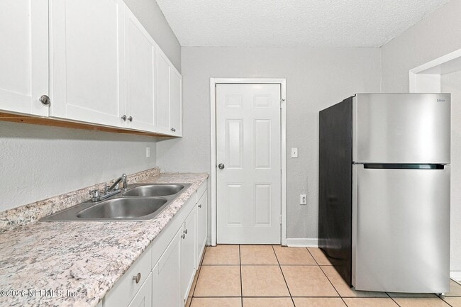 Photo - 2175 W 16th St