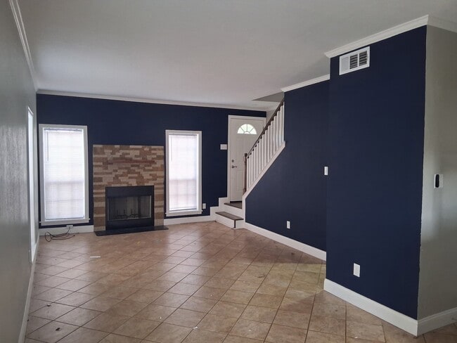 Building Photo - 3600 Jeanetta St Unit 105