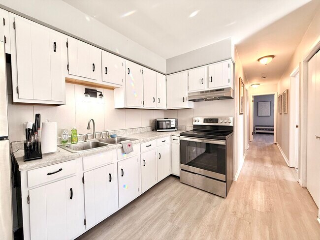 Photo - 10405 Mansfield Ave