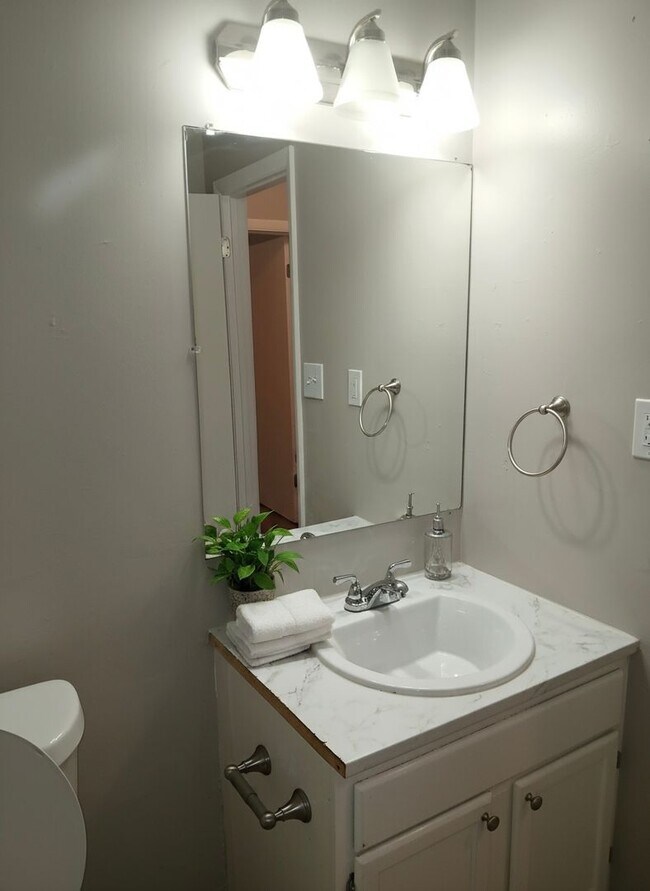 Photo - Charming 2 Bedroom Apartment Western Side of Birmingham Unit 1142 C