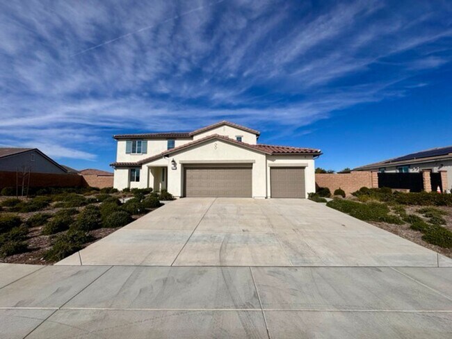 Photo - 5 Bedroom home with FULL MOTHER IN LAW SUITE and MASSIVE backyard